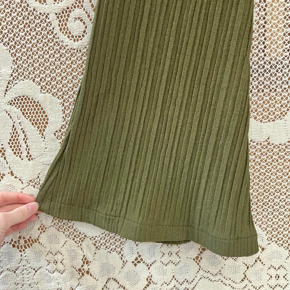 H&M women's olive green pleated flare lettuce hem pants | size medium - Picture 3 of 6
